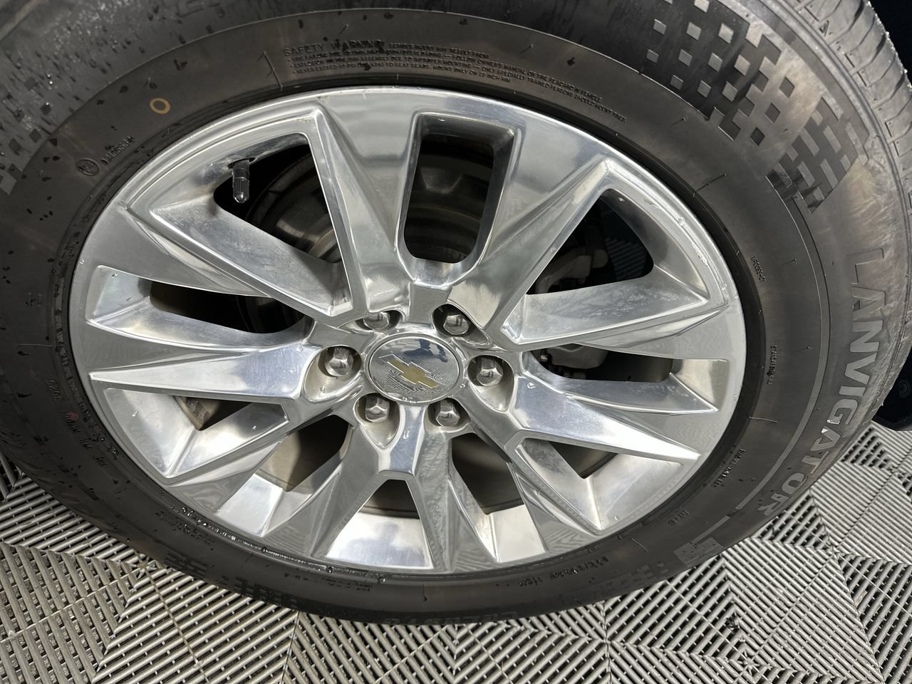 Used 2022 Chevrolet Suburban Premier RWD image 21