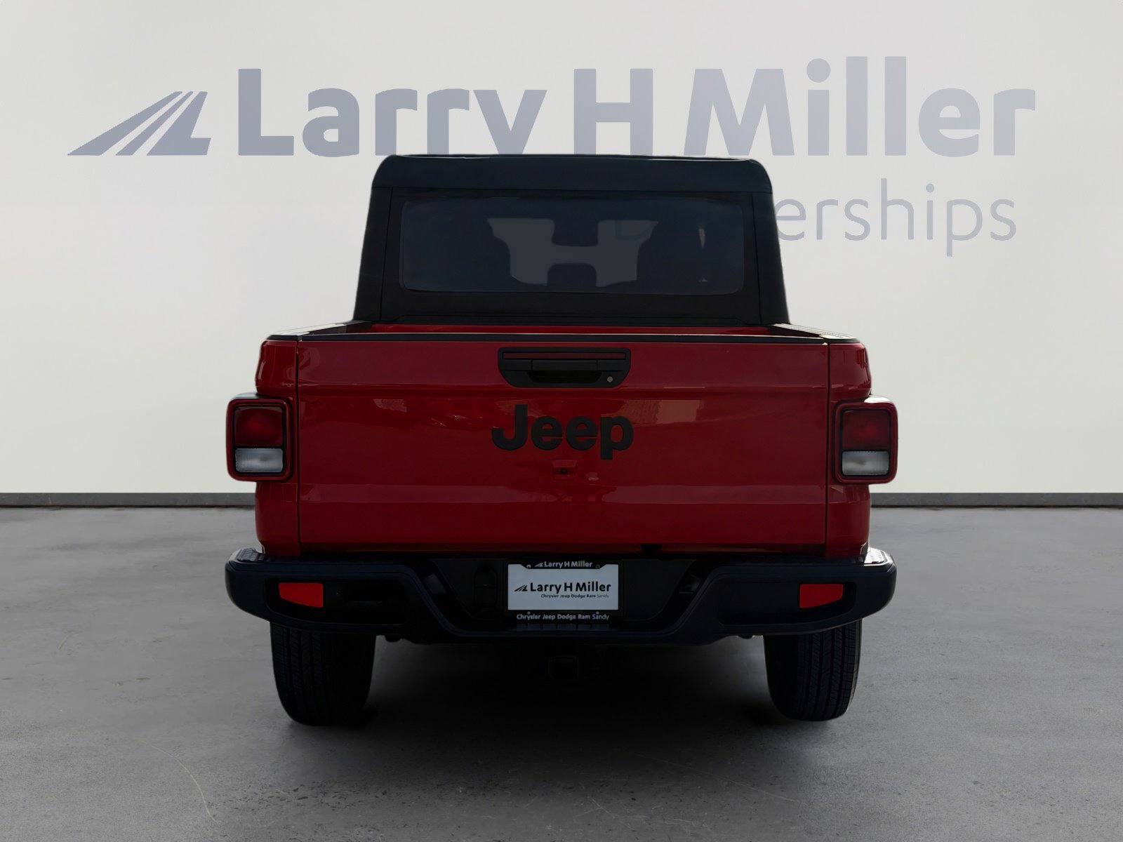 Used 2025 Jeep Gladiator Sport image 4