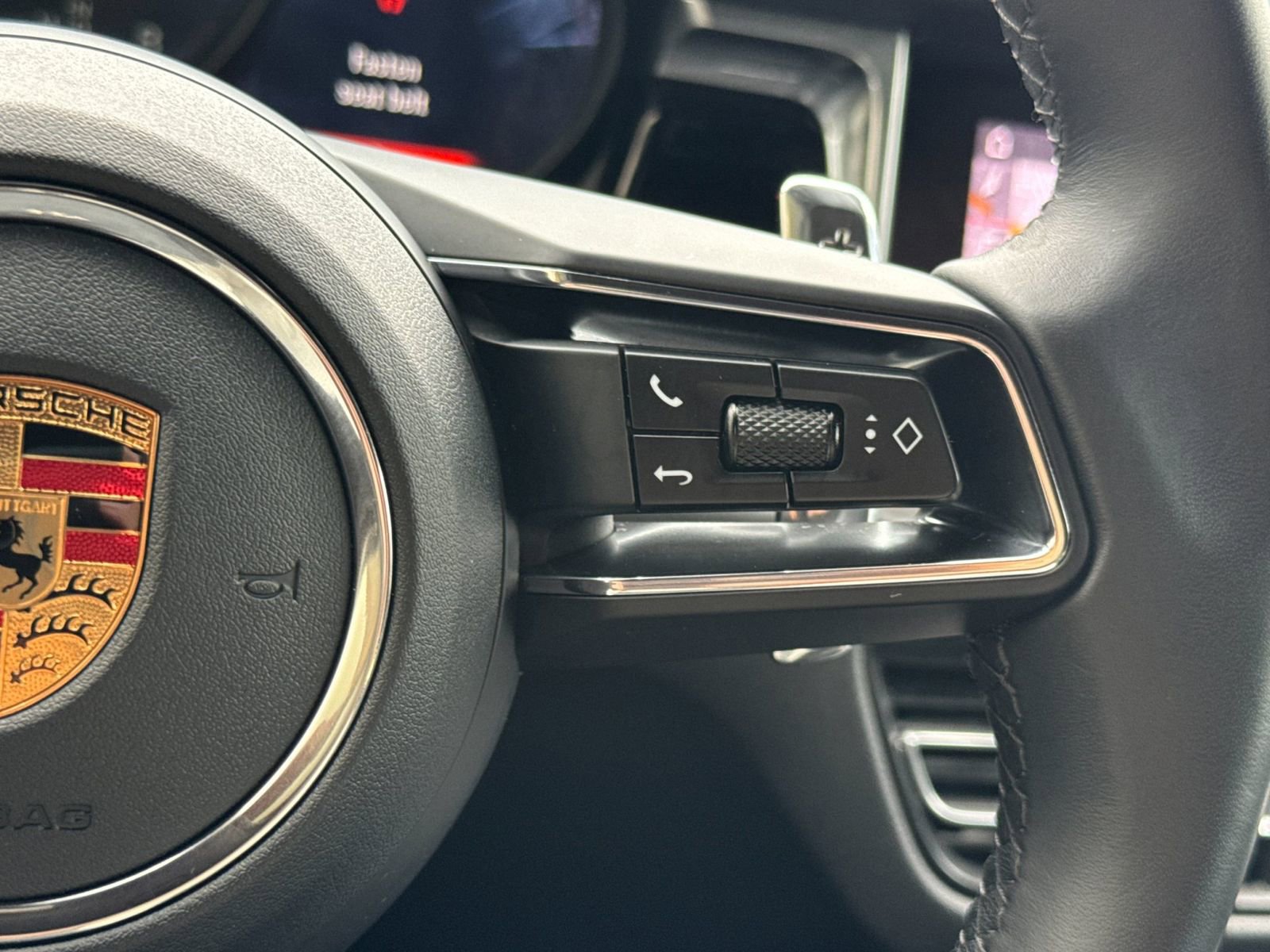 Certified 2023 Porsche Macan image 25