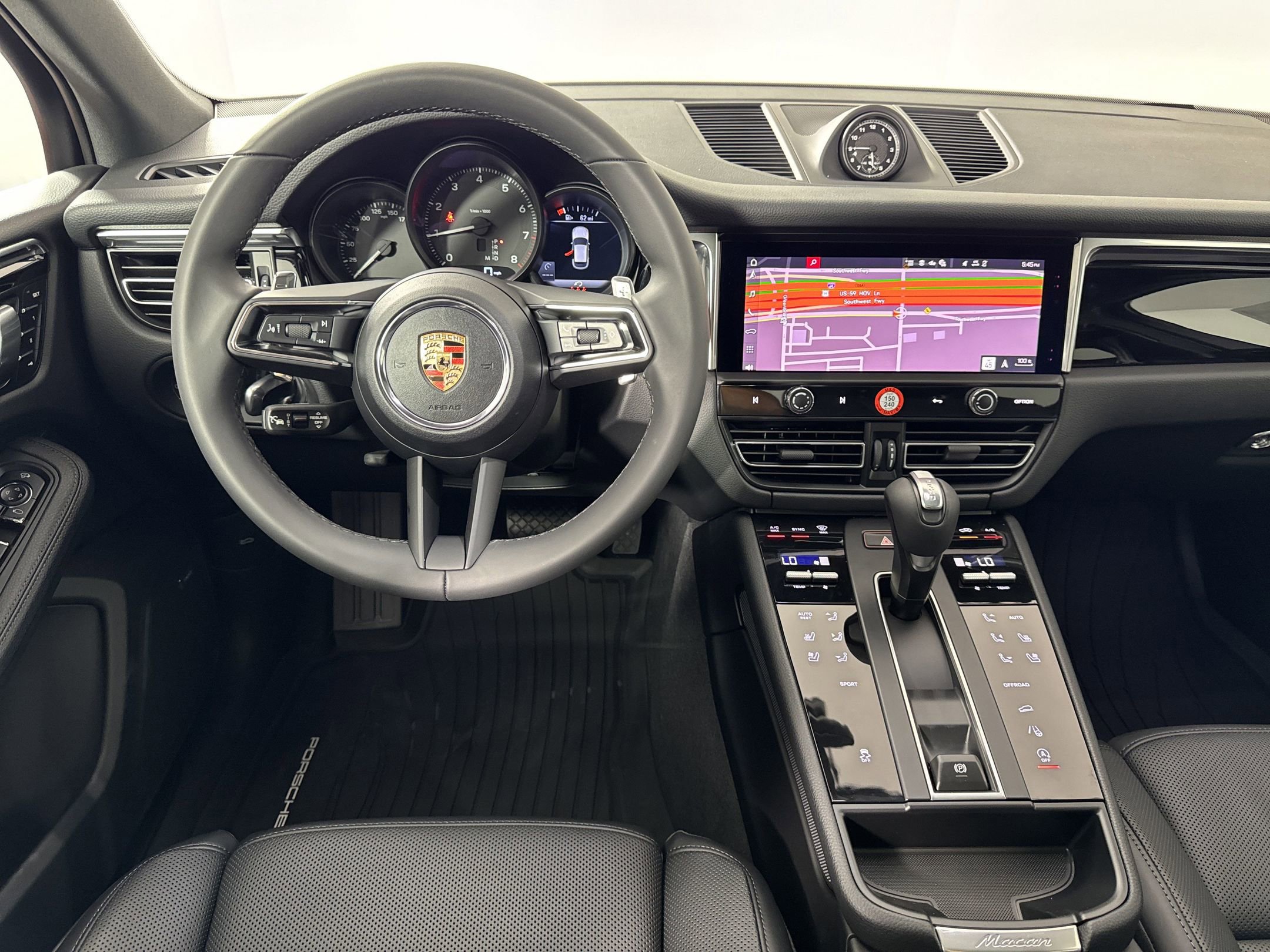 Used 2025 Porsche Macan image 26
