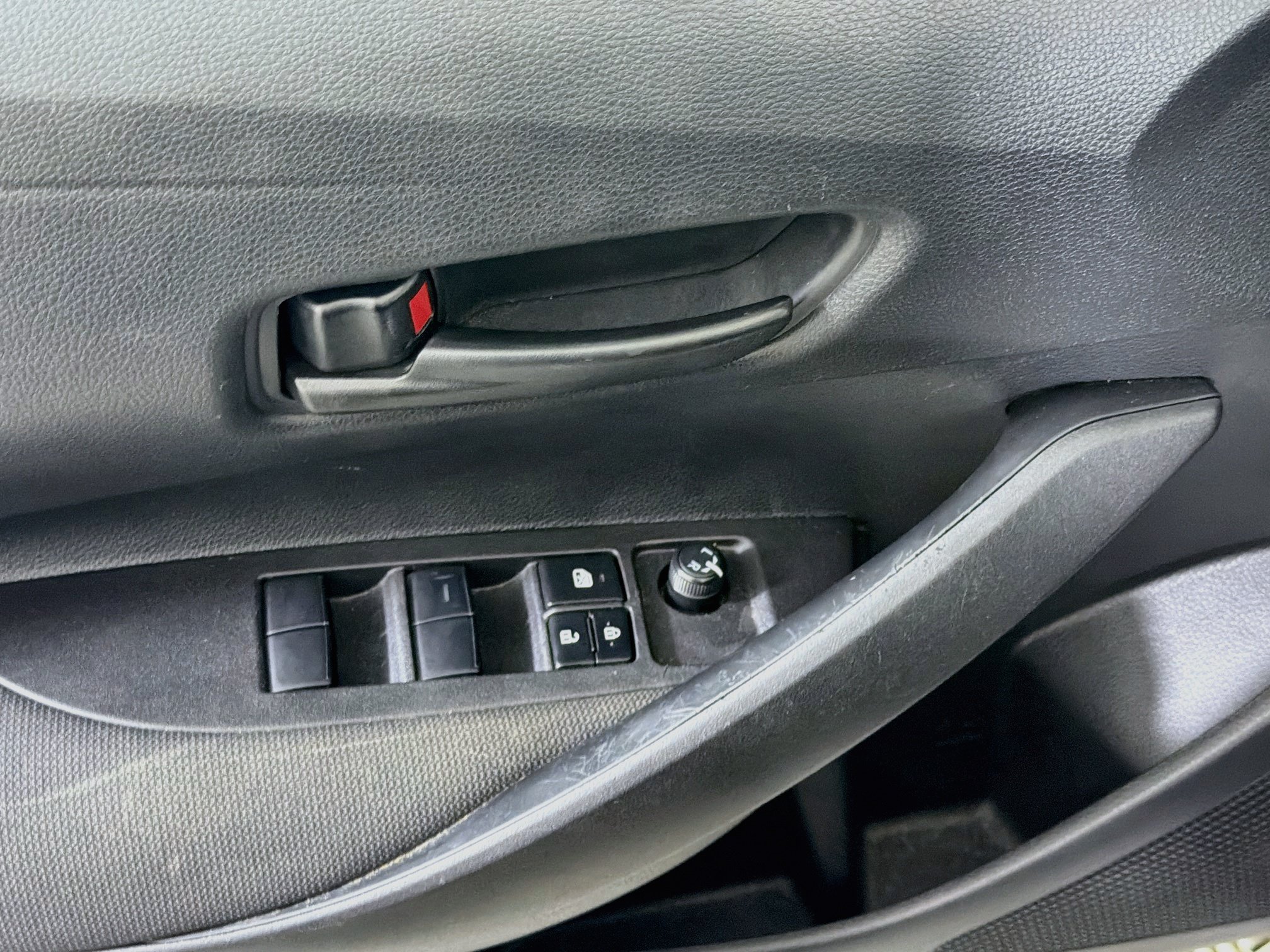 Used 2025 Toyota Corolla LE FWD image 15