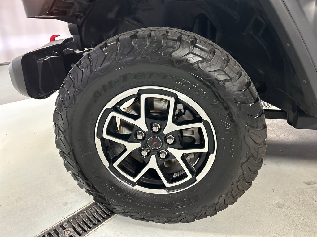 Used 2025 Jeep Wrangler Rubicon w/ Convenience Group AWD/4WD image 9