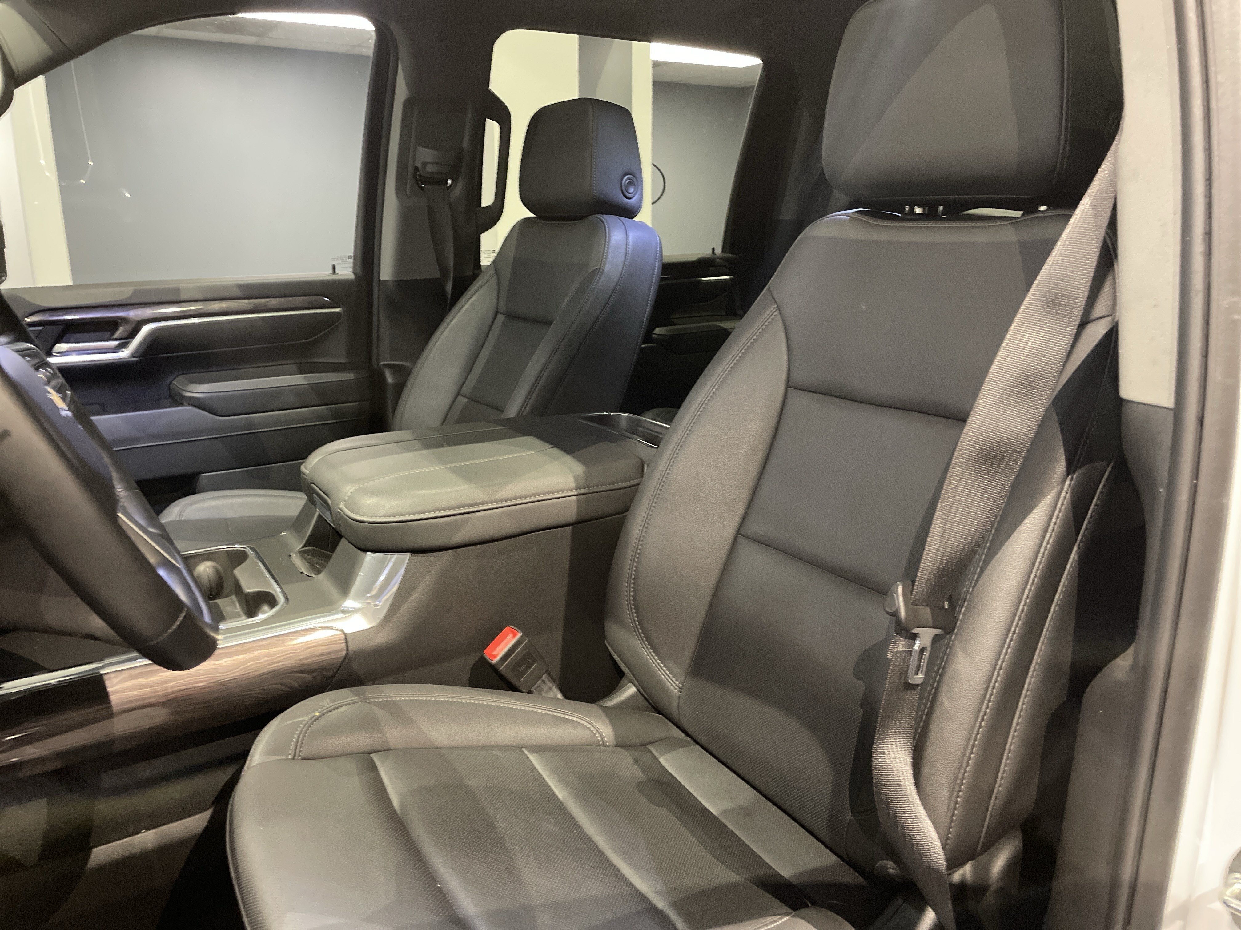Used 2024 Chevrolet Silverado 2500 LTZ w/ LTZ Premium Package AWD/4WD image 19