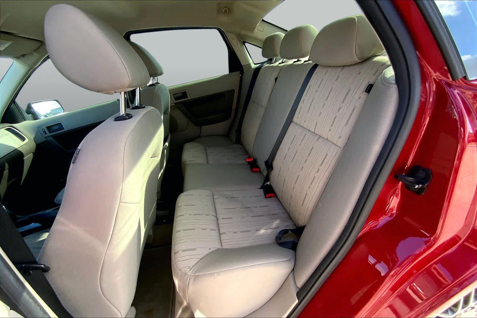 Used 2010 Ford Focus SE FWD image 19