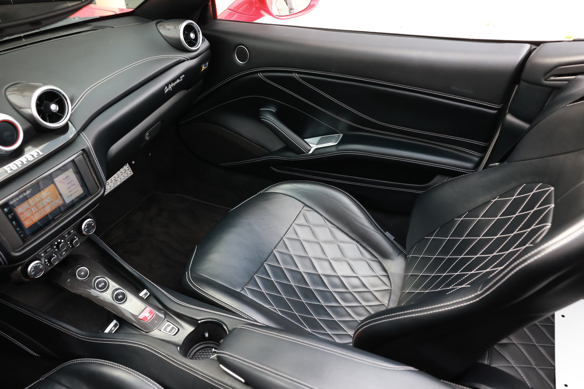 Used 2015 Ferrari California T RWD image 29