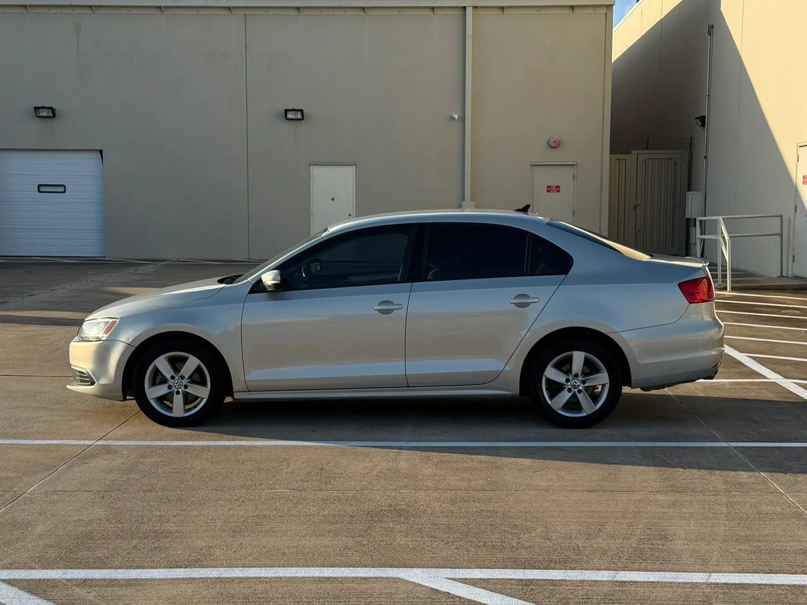 Used 2012 Volkswagen Jetta TDI FWD image 4