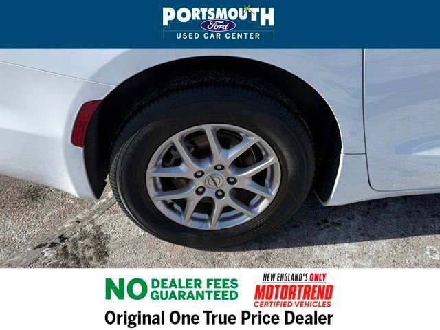 Used 2024 Chrysler Pacifica Touring-L image 32