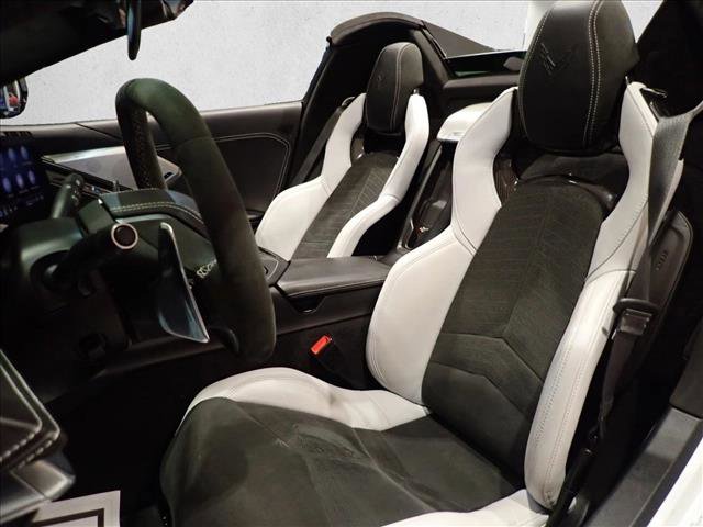 Used 2022 Chevrolet Corvette Stingray Premium Conv w/ Z51 Performance Package image 9