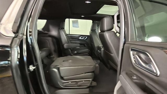 Used 2022 Chevrolet Suburban LT w/ Luxury Package AWD/4WD image 28