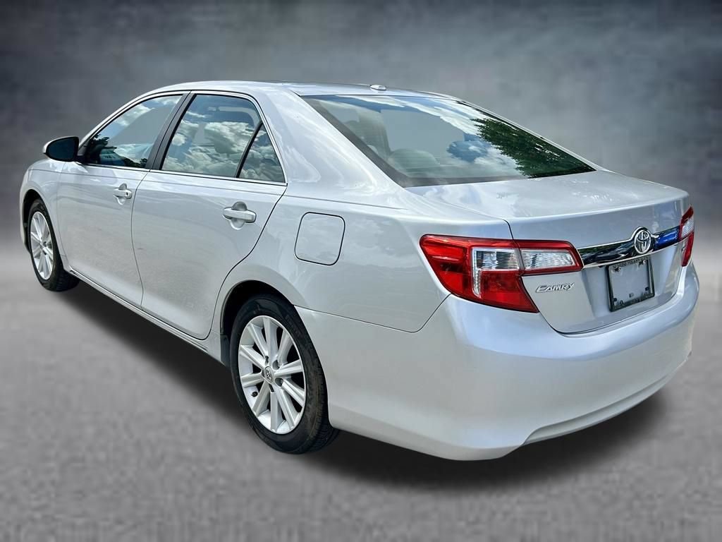 Used 2014 Toyota Camry XLE w/ Leather Package FWD image 7
