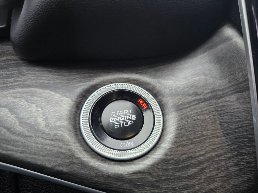 Used 2024 Jeep Grand Cherokee L Limited w/ Luxury Tech Group II image 22