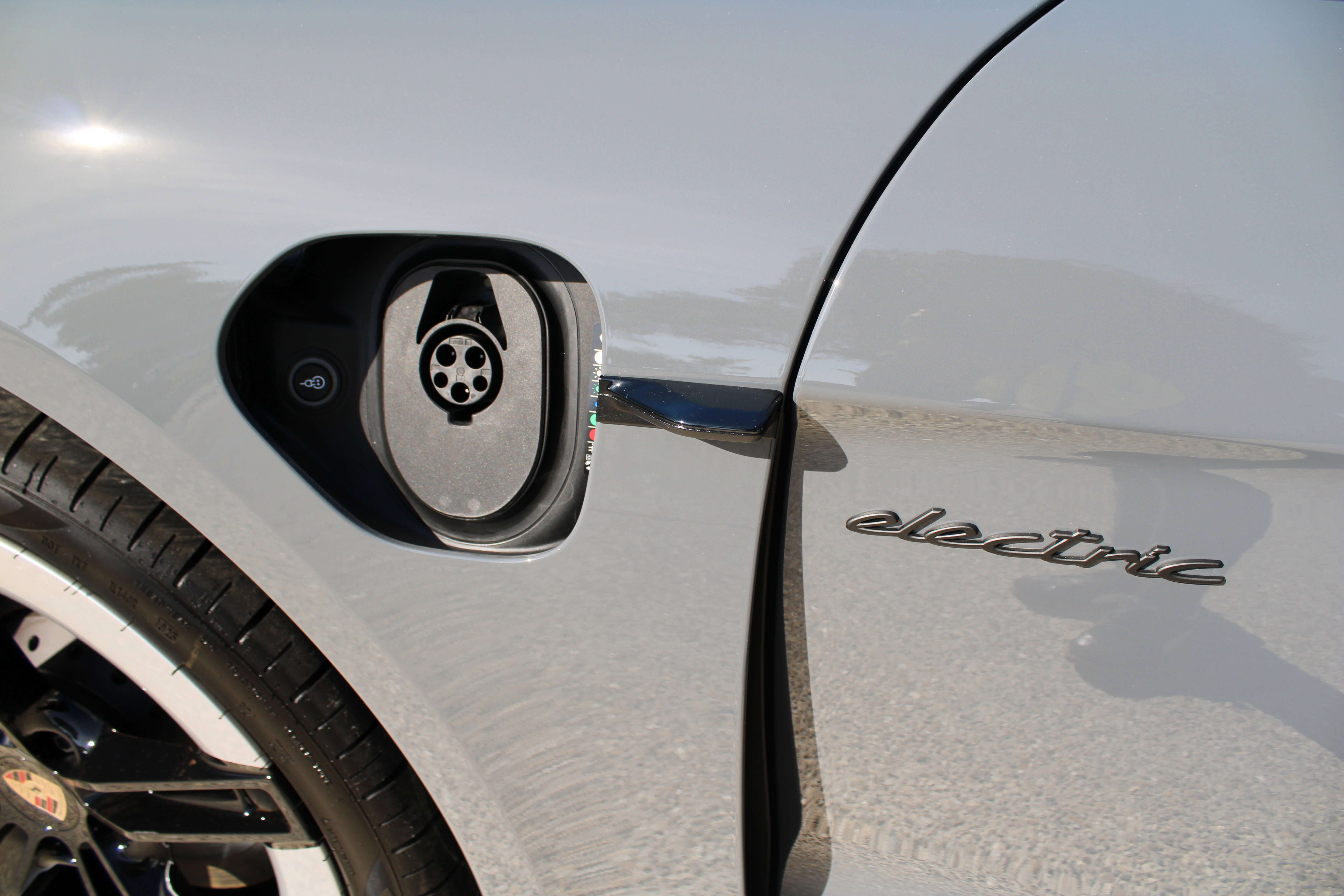 New 2026 Porsche Taycan GTS AWD/4WD image 36