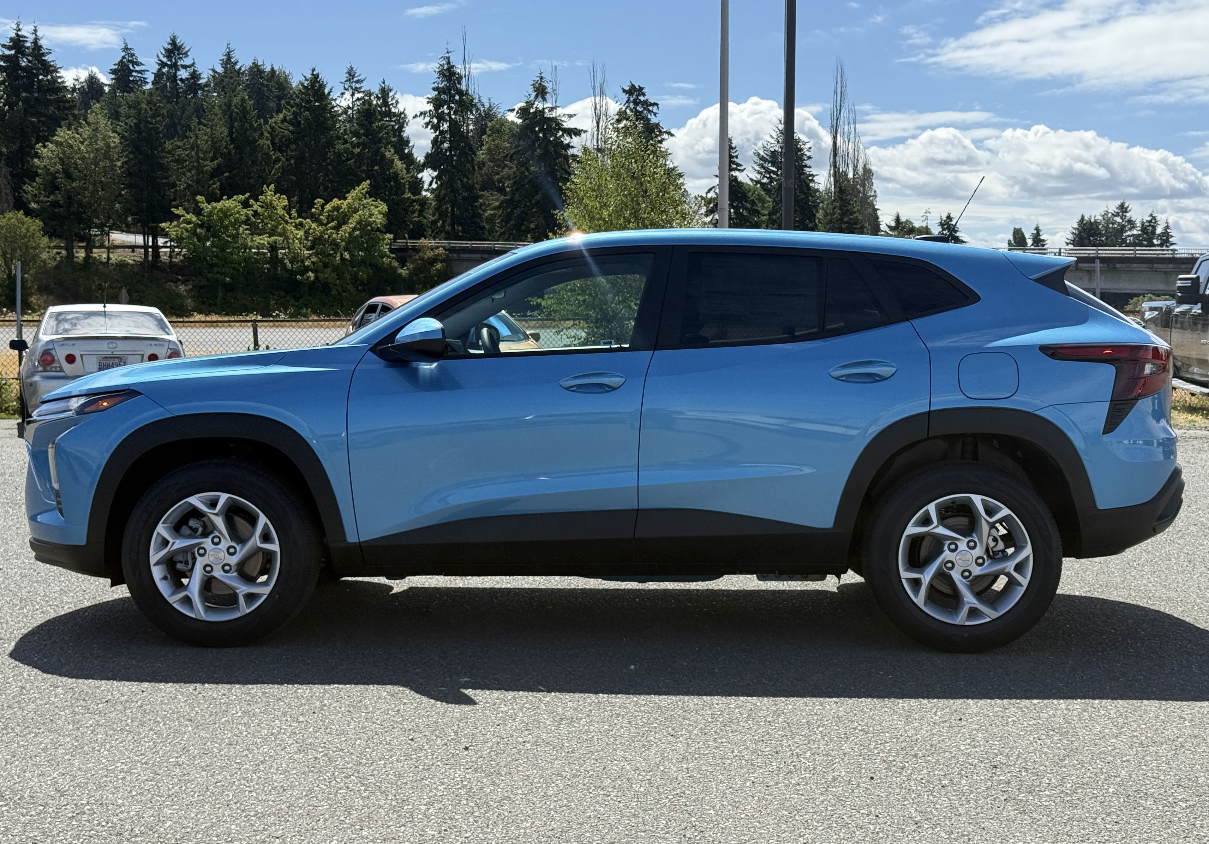 New 2026 Chevrolet Trax LS w/ LS Convenience Package FWD image 2