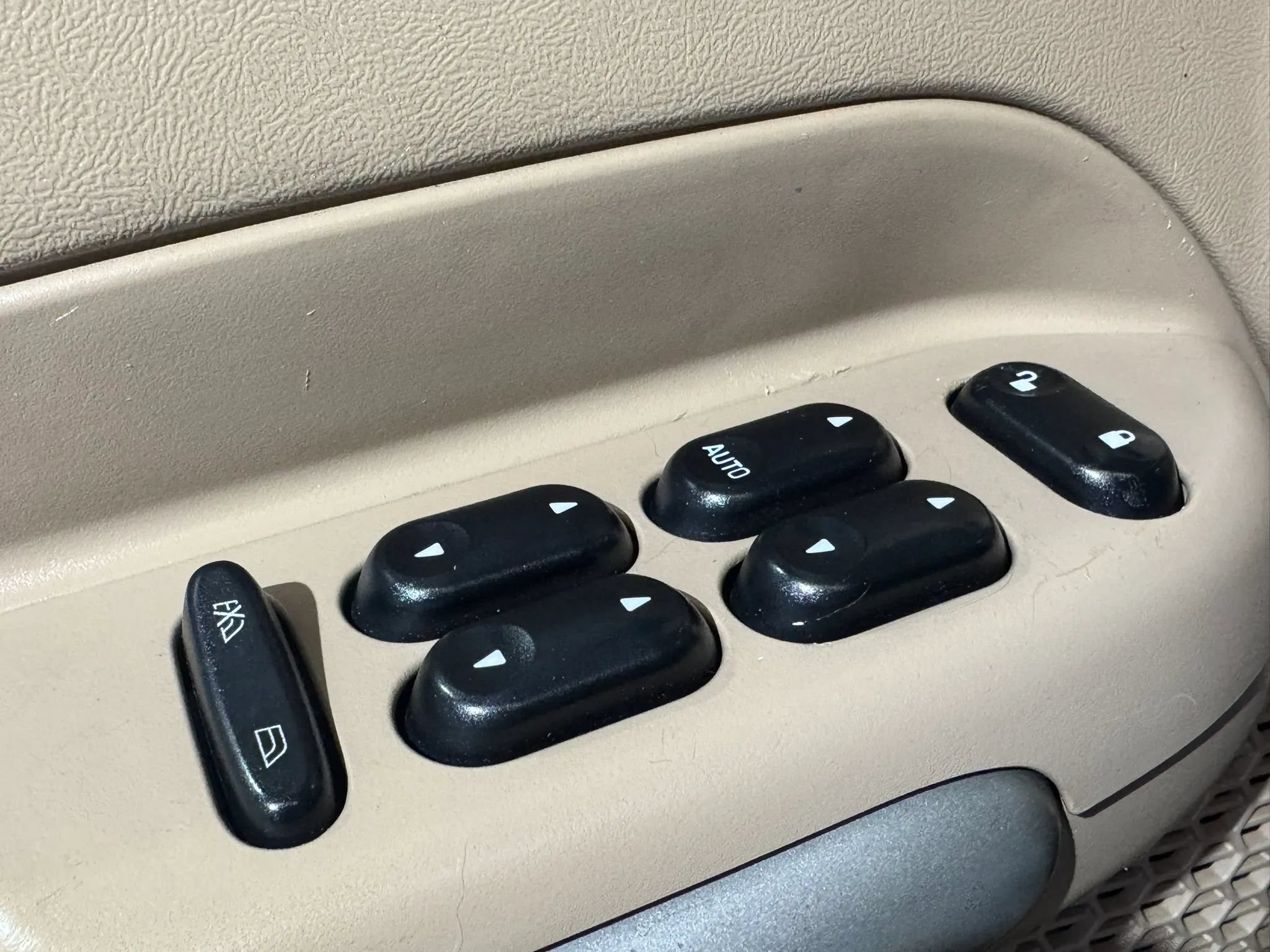 Used 2002 Ford Explorer Sport Trac 4x4 image 8