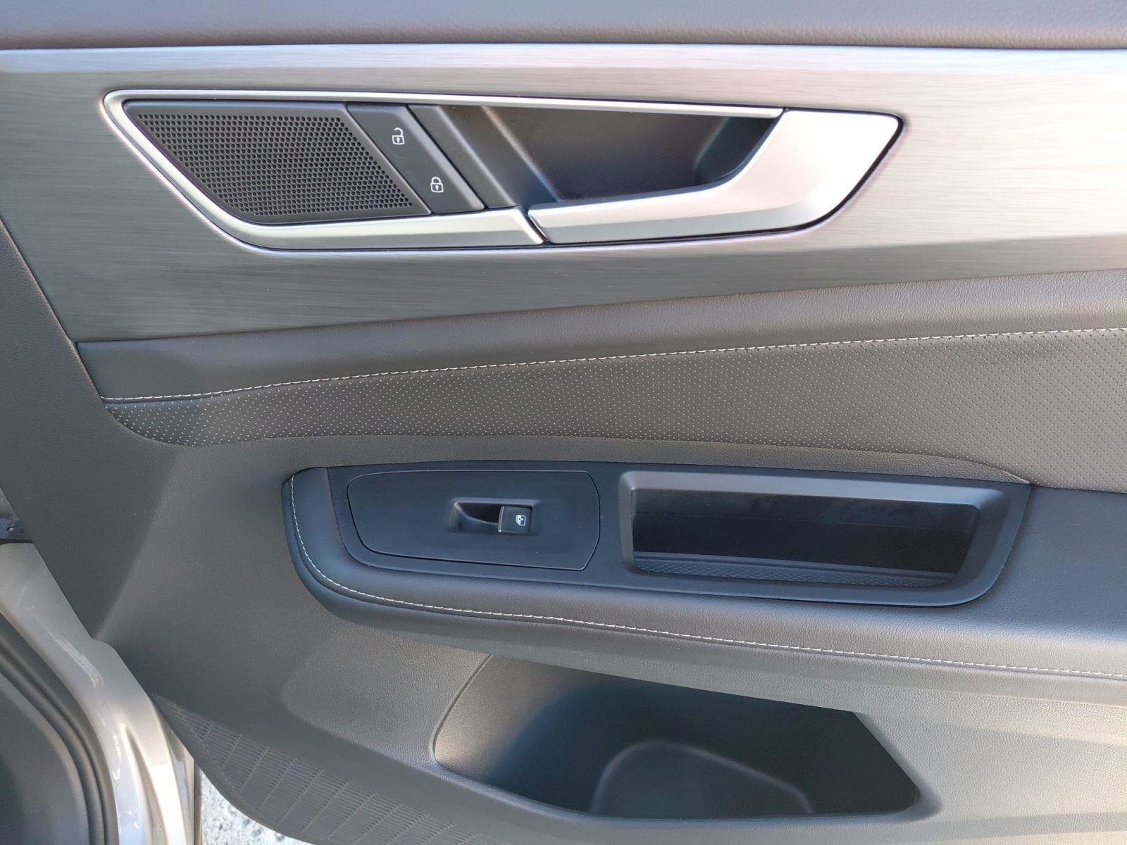 Used 2025 Volkswagen Atlas Cross Sport SE image 18