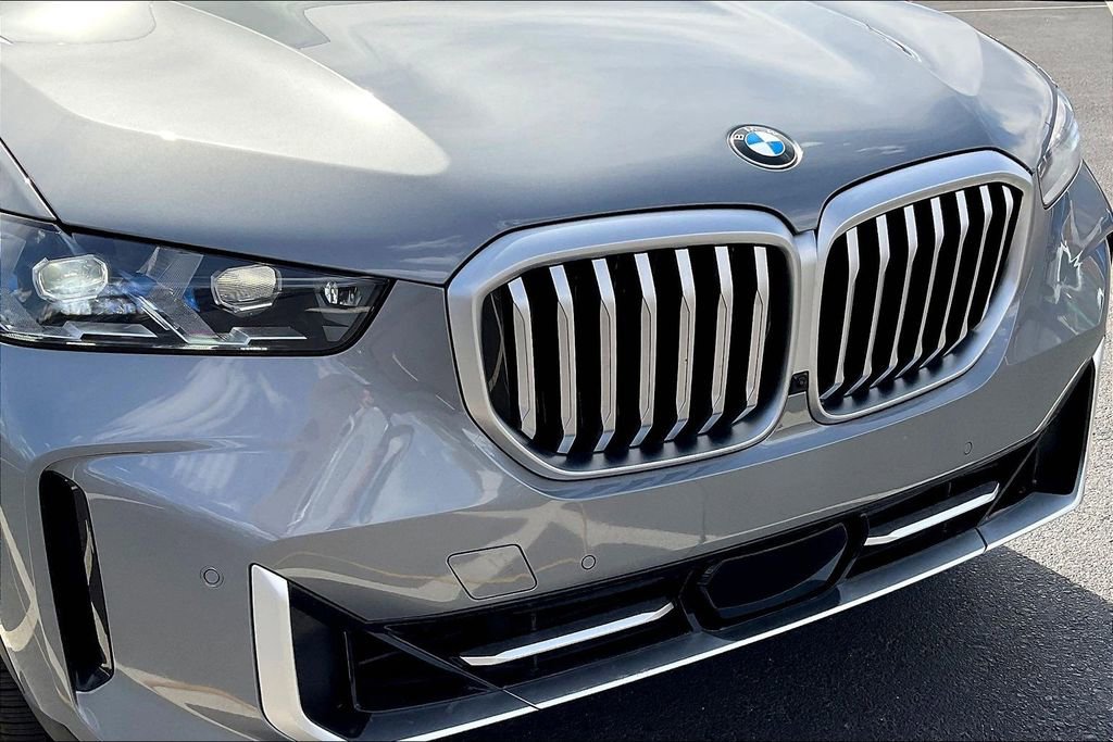 Used 2024 BMW X5 xDrive40i w/ Premium Package AWD/4WD image 32
