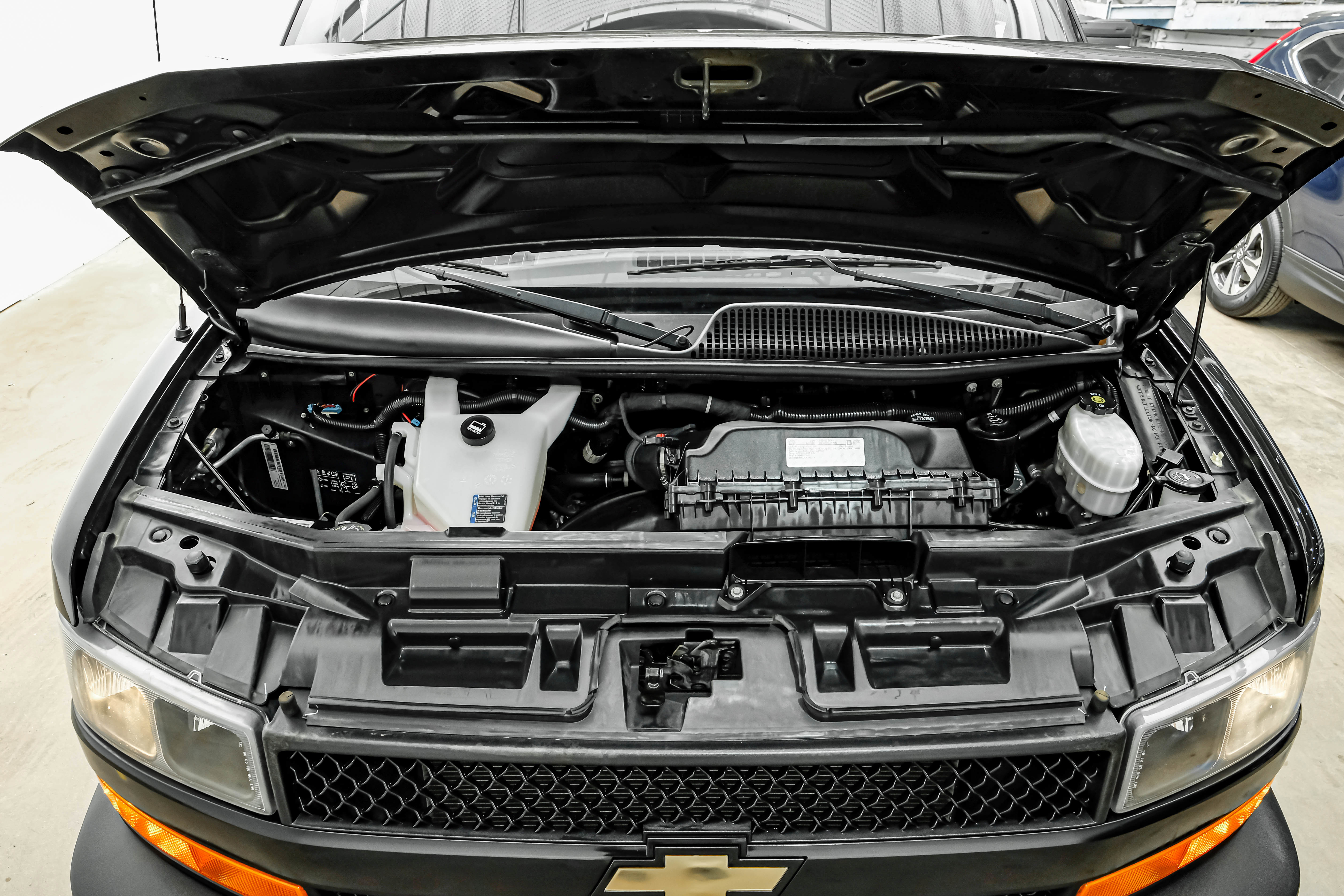 Used 2019 Chevrolet Express 2500 w/ Driver Convenience Package image 28