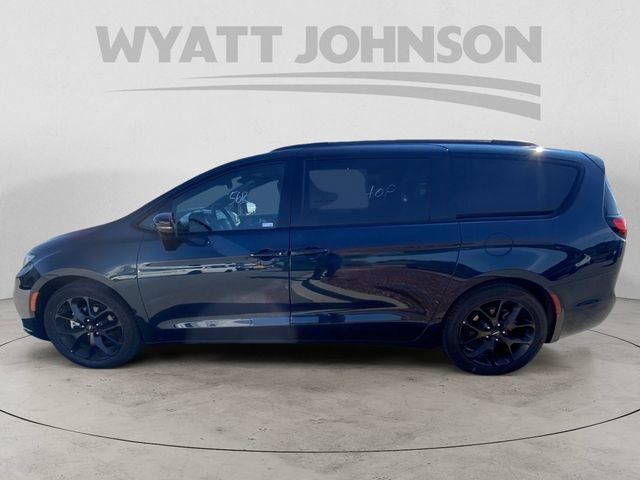 Used 2025 Chrysler Pacifica Limited FWD image 4
