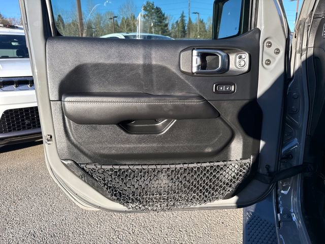 Used 2018 Jeep Wrangler Unlimited Sahara image 16