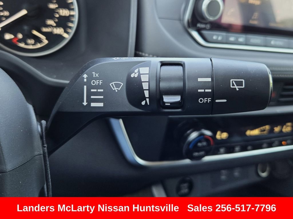 Used 2025 Nissan Rogue SV FWD image 22
