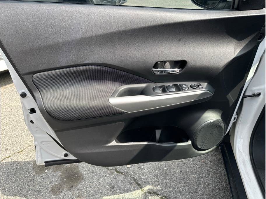 Used 2020 Nissan Kicks SV image 11