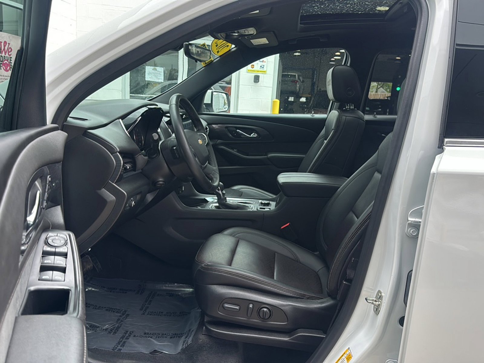 Used 2023 Chevrolet Traverse High Country FWD image 12