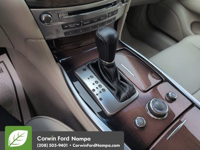 Used 2016 INFINITI Q70 3.7 w/ Deluxe Touring Package AWD/4WD image 18