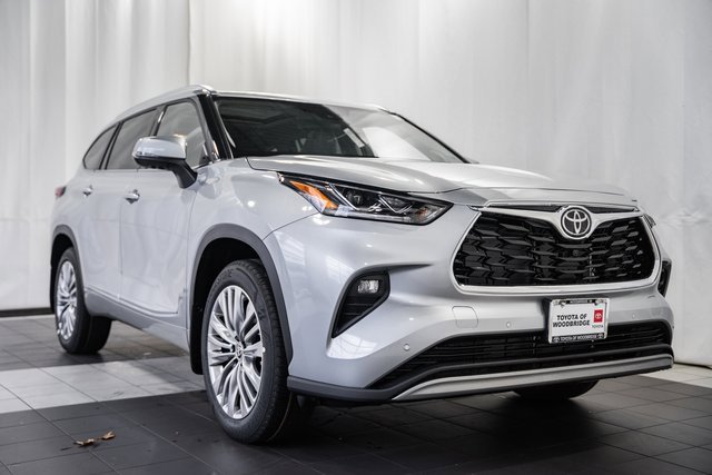 New 2025 Toyota Highlander Platinum image 1