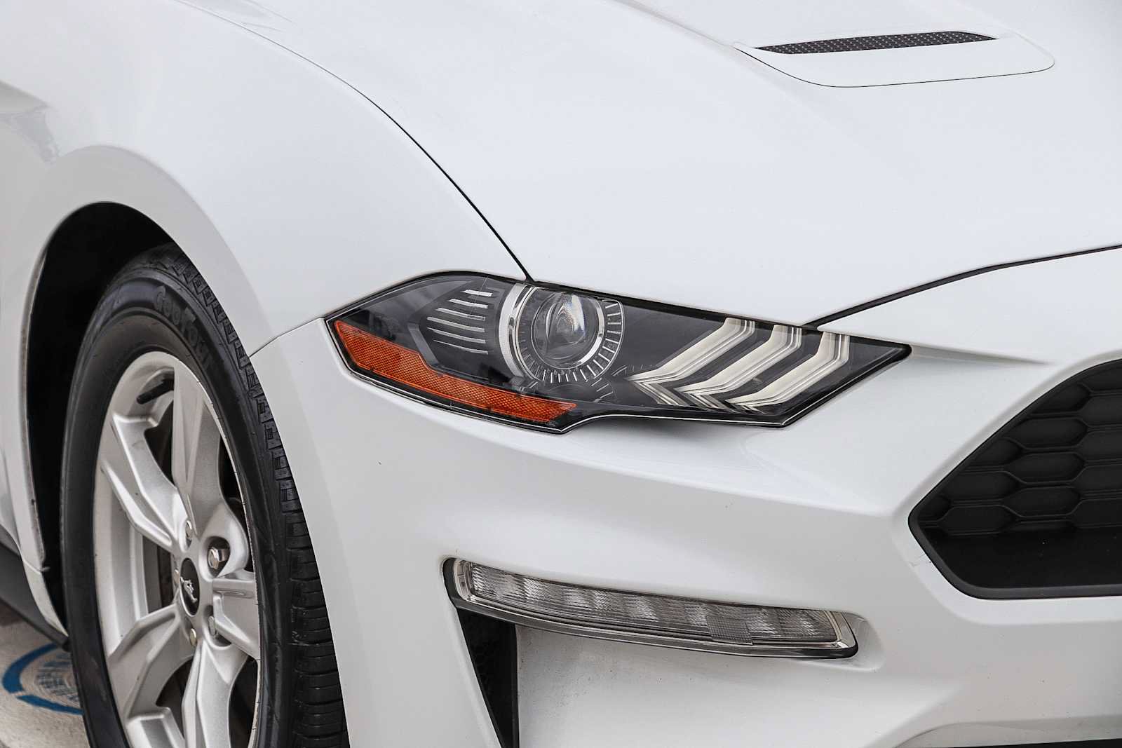 Used 2022 Ford Mustang Convertible RWD image 4