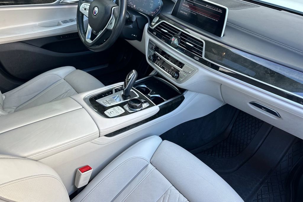 Used 2022 BMW ALPINA B7 xDrive w/ Luxury Rear Seating Package image 16
