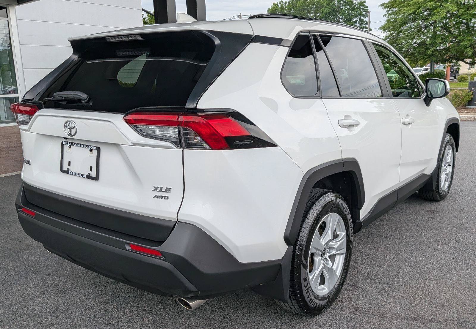 Used 2020 Toyota RAV4 XLE w/ Convenience Package AWD/4WD image 7
