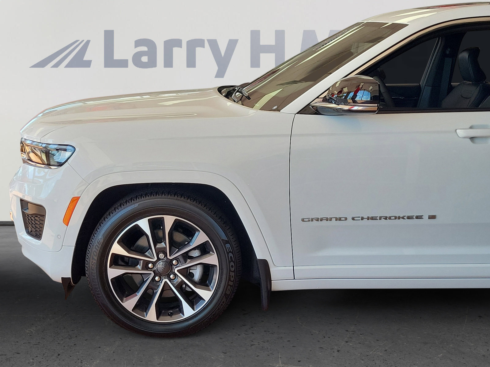 New 2025 Jeep Grand Cherokee L Overland w/ Luxury Tech Group IV image 2