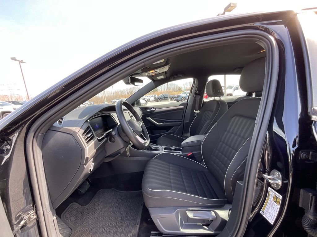 Used 2022 Volkswagen Jetta Sport image 17