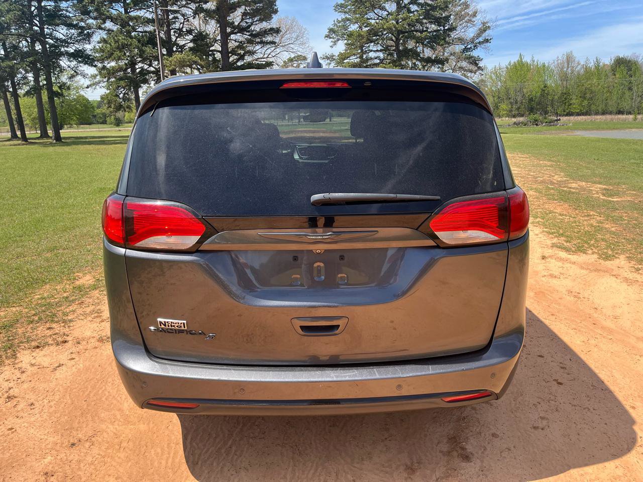 Used 2019 Chrysler Pacifica Touring Plus w/ Advanced Safetytec Group FWD image 7
