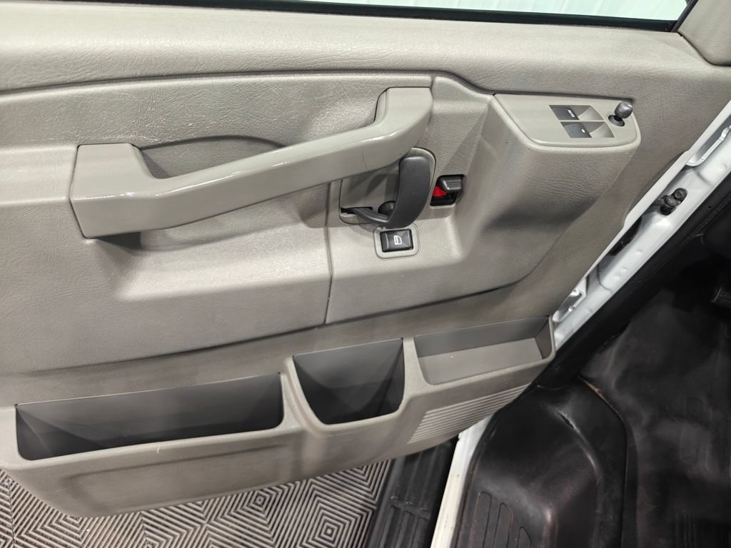 Used 2023 GMC Savana 2500 LS w/ Driver Convenience Package RWD image 33