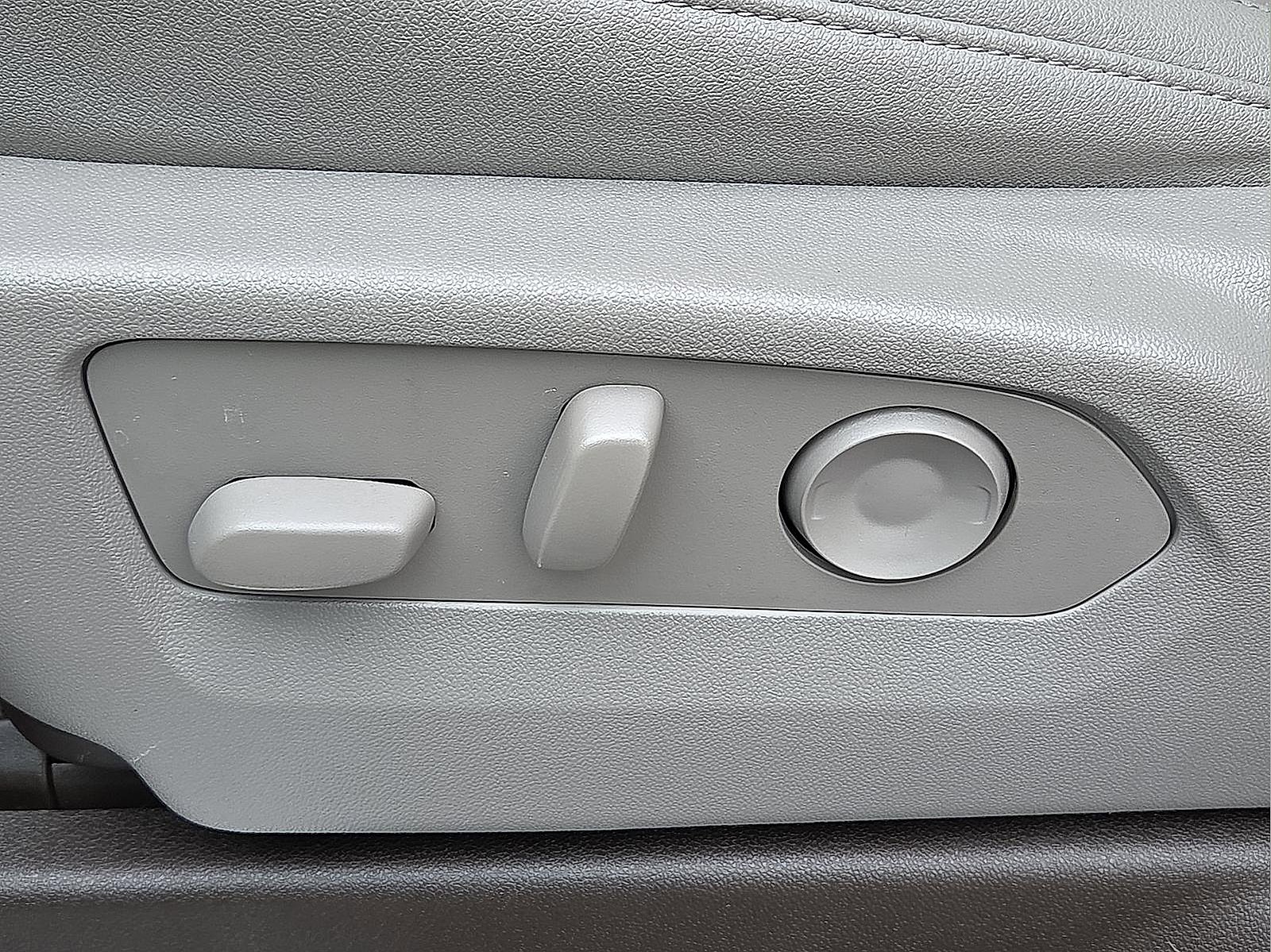 Used 2022 GMC Sierra 1500 SLT w/ SLT Convenience Package image 11