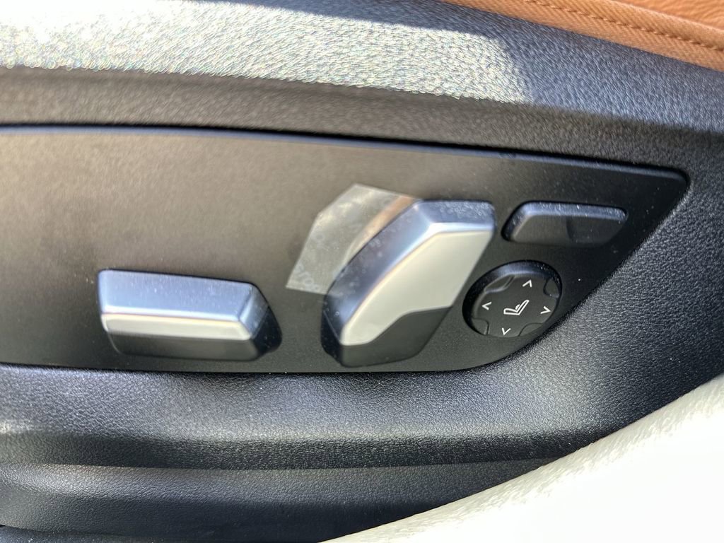 Used 2022 BMW 540i xDrive w/ M Sport Package image 37