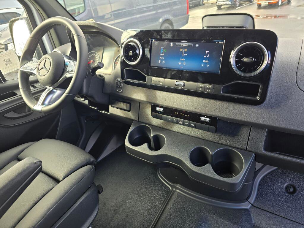New 2025 Mercedes-Benz Sprinter 2500 image 12