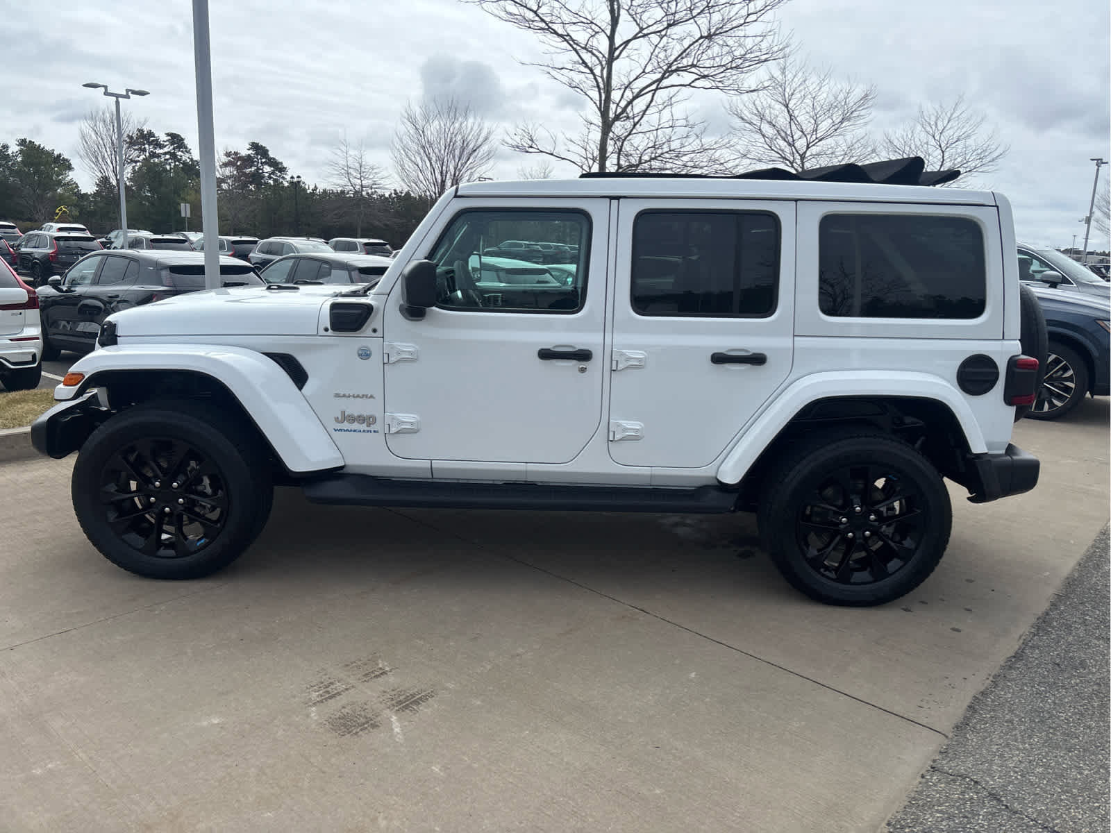 Used 2023 Jeep Wrangler Sahara image 27