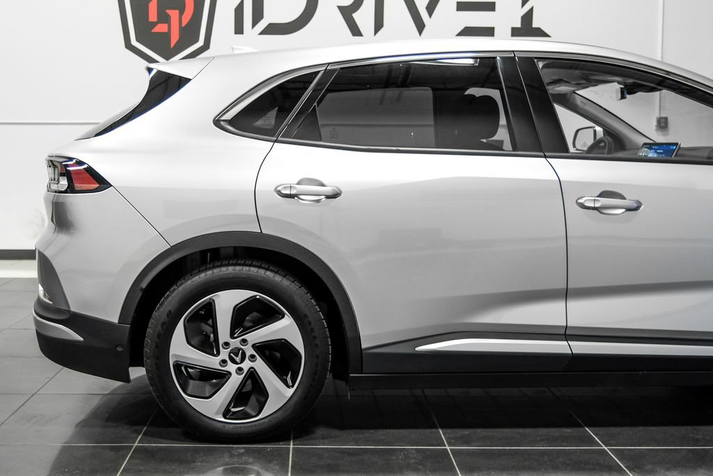 Used 2023 VinFast VF 8 Eco AWD/4WD image 8
