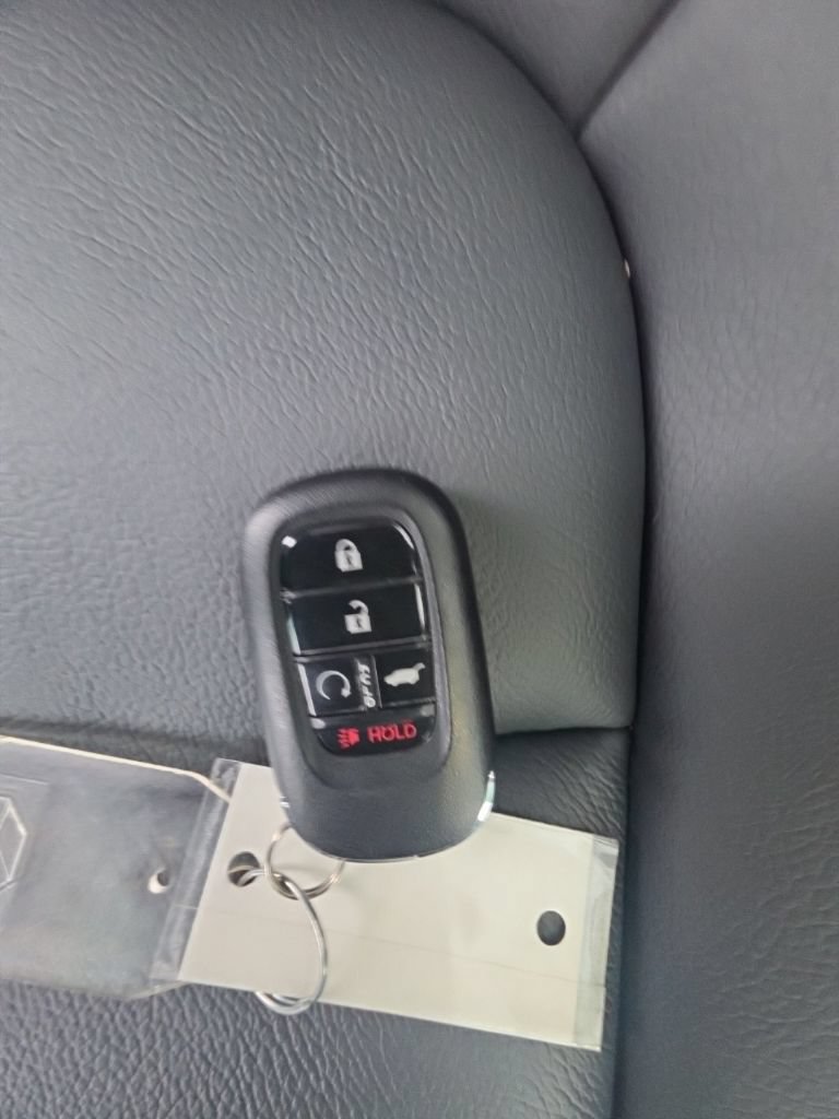 Used 2025 Honda Pilot Touring image 36