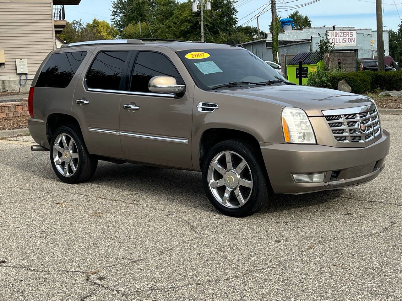 Used 2007 Cadillac Escalade AWD w/ Climate Package image 4