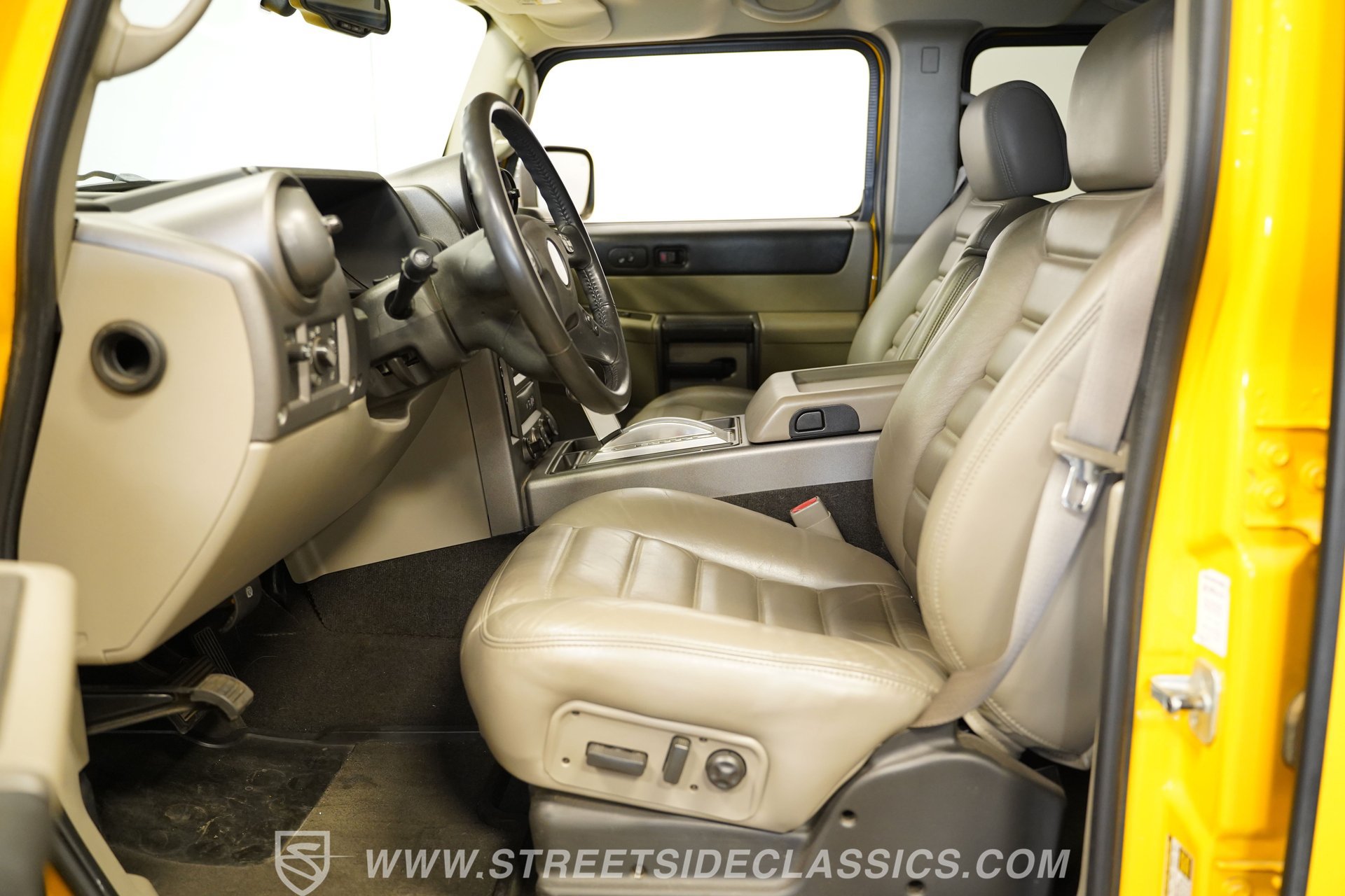 Used 2004 HUMMER H2 w/ Preferred Equipment Group AWD/4WD image 3