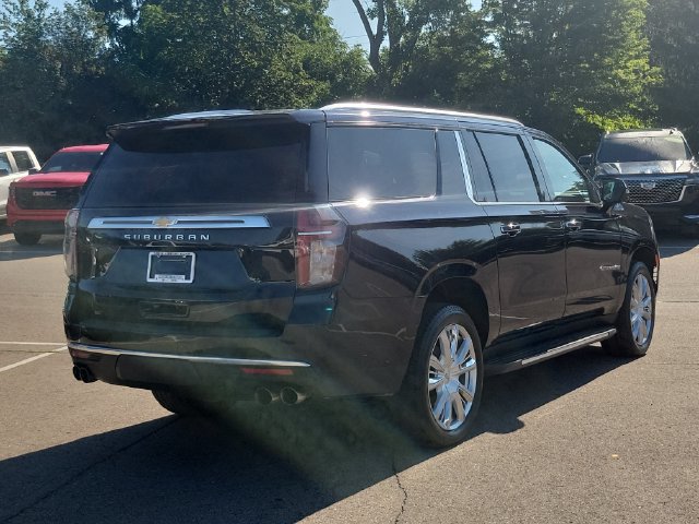 Used 2022 Chevrolet Suburban High Country AWD/4WD image 3