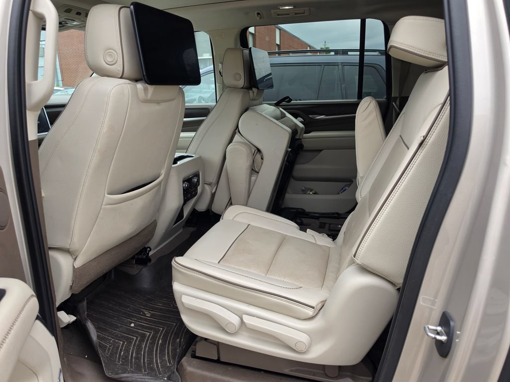 Used 2021 GMC Yukon XL Denali w/ Denali Premium Package AWD/4WD image 7