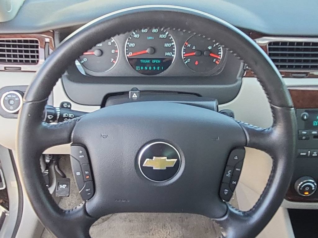 Used 2011 Chevrolet Impala LT w/ Luxury Edition Package FWD image 18