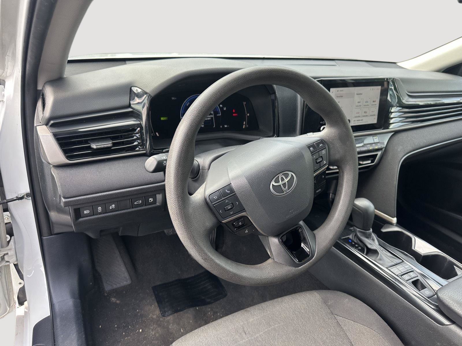 Used 2025 Toyota Camry LE FWD image 10