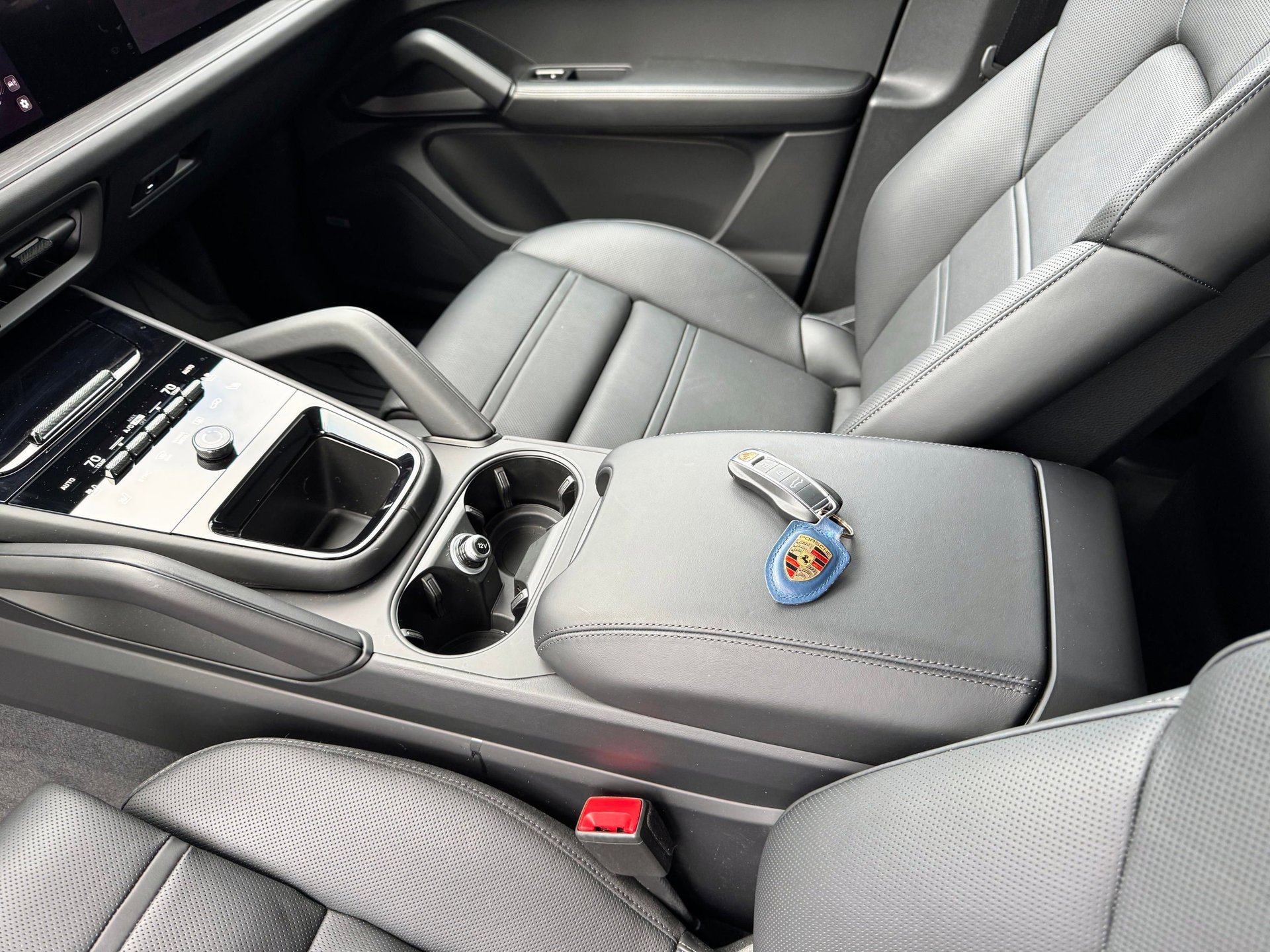 Used 2025 Porsche Cayenne GTS image 15