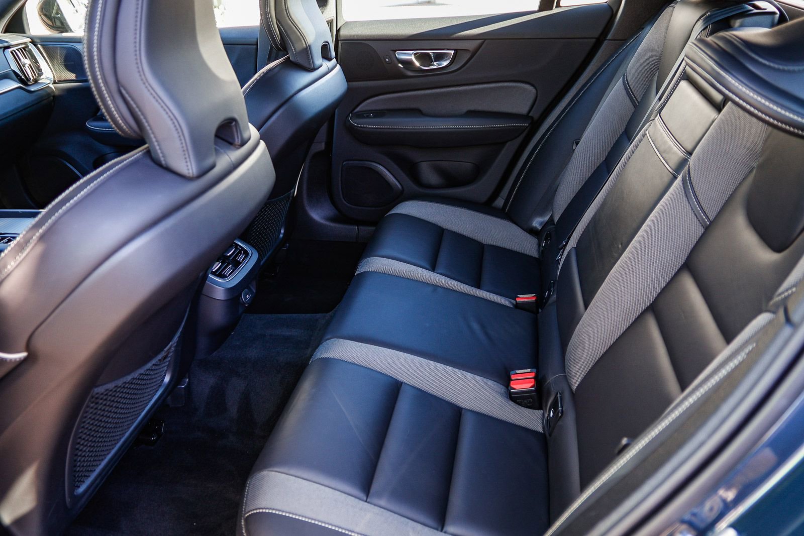 Used 2021 Volvo V60 T6 R-Design w/ Advanced Package image 19