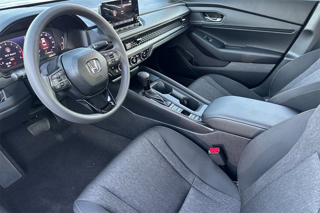 Certified 2025 Honda Accord SE image 9